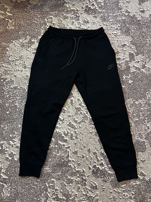 Штани Nike Tech Fleece чорні в хорошому стані