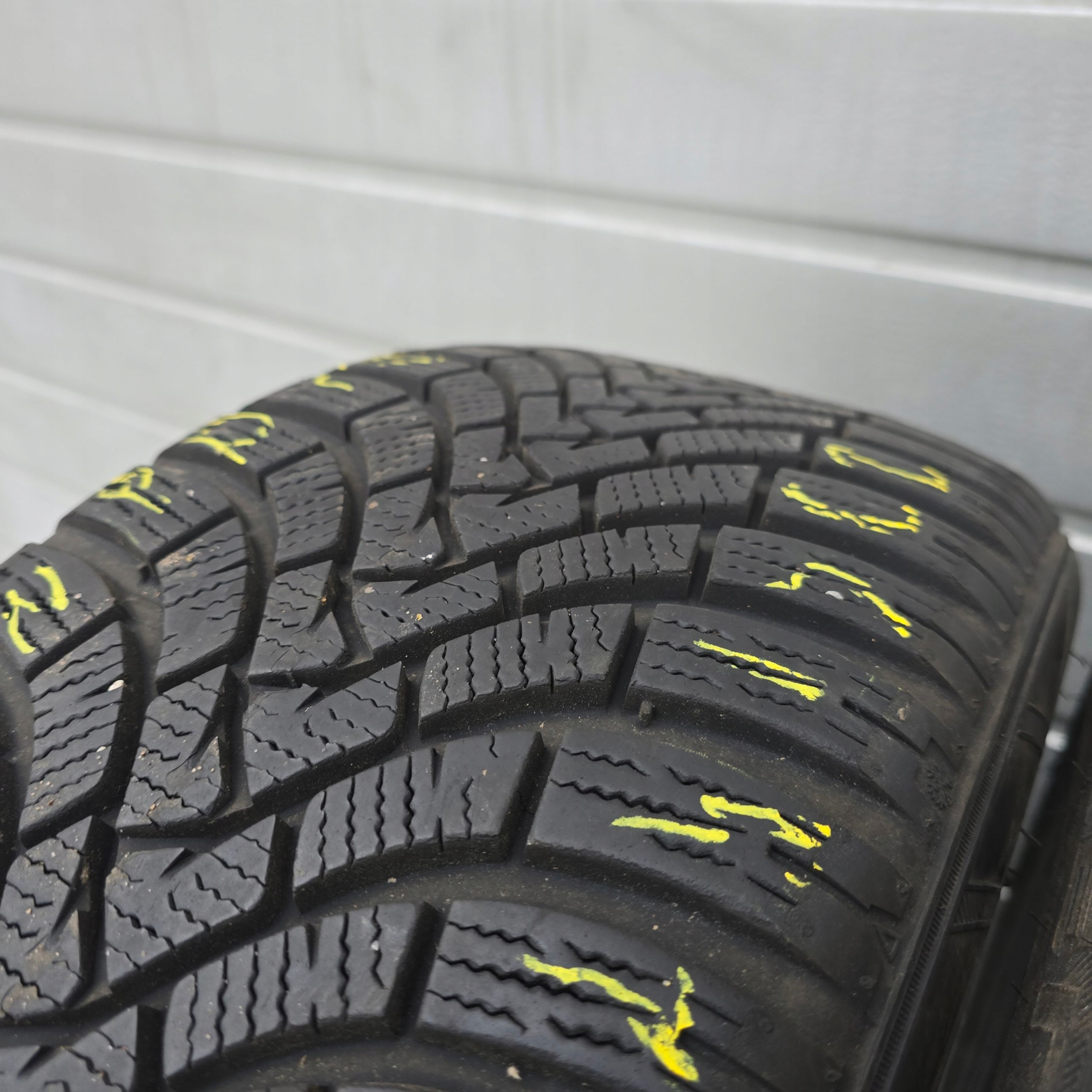 Falken Eurowinter HS01 225/45R17 94H 19R 7.5mm 4X