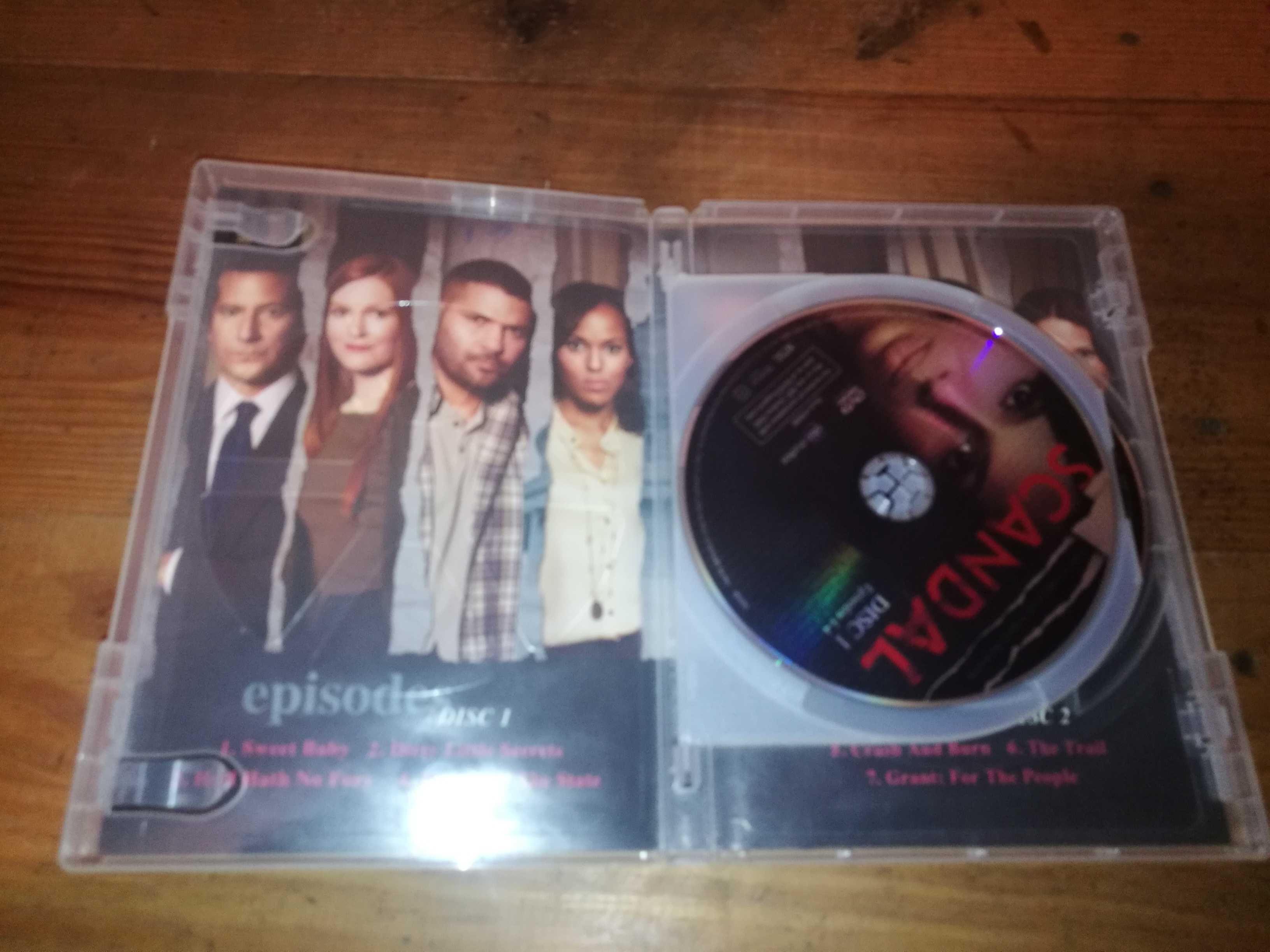 SCANDAL (THE COMPLETE FIRST SEASON)	2XDVD (leg- Ing - Região 1 USA)