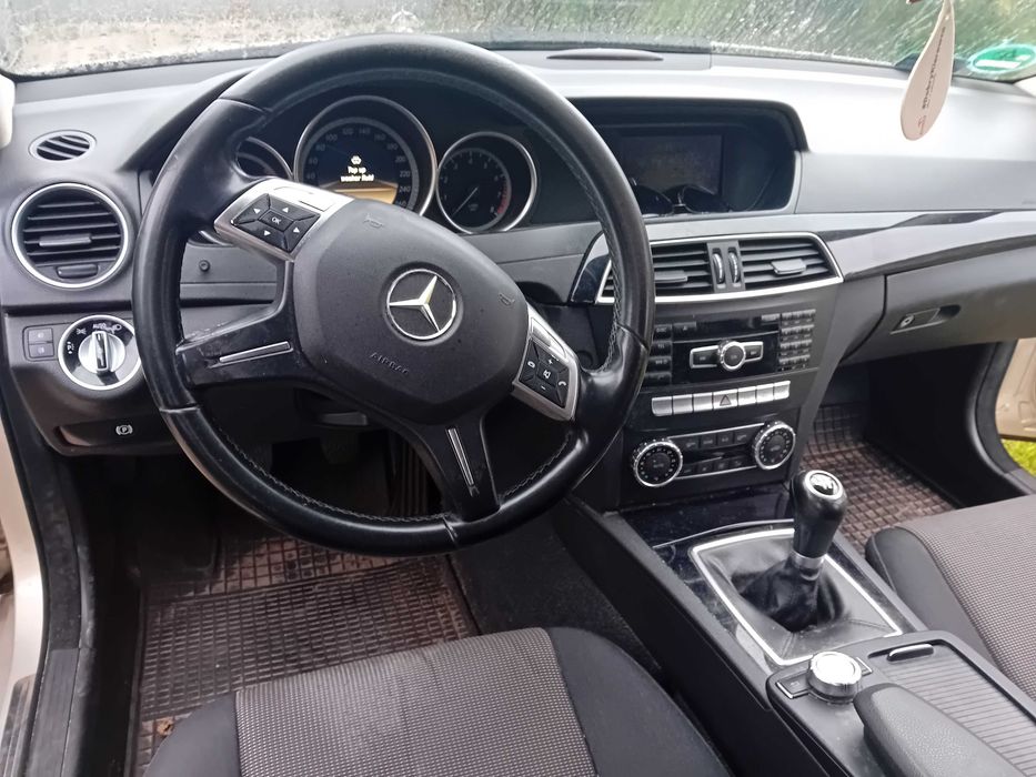 Mercedes C180  2011r.
