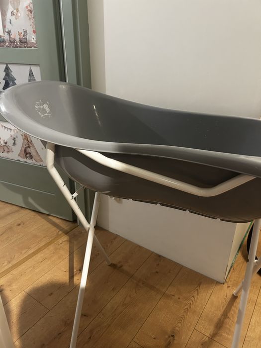 Sprzedam dużą wanienke niemowlęcą ze stelażem