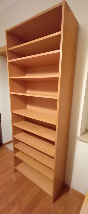 Estante BILLY cor FAIA com 8 prateleiras amovíveis