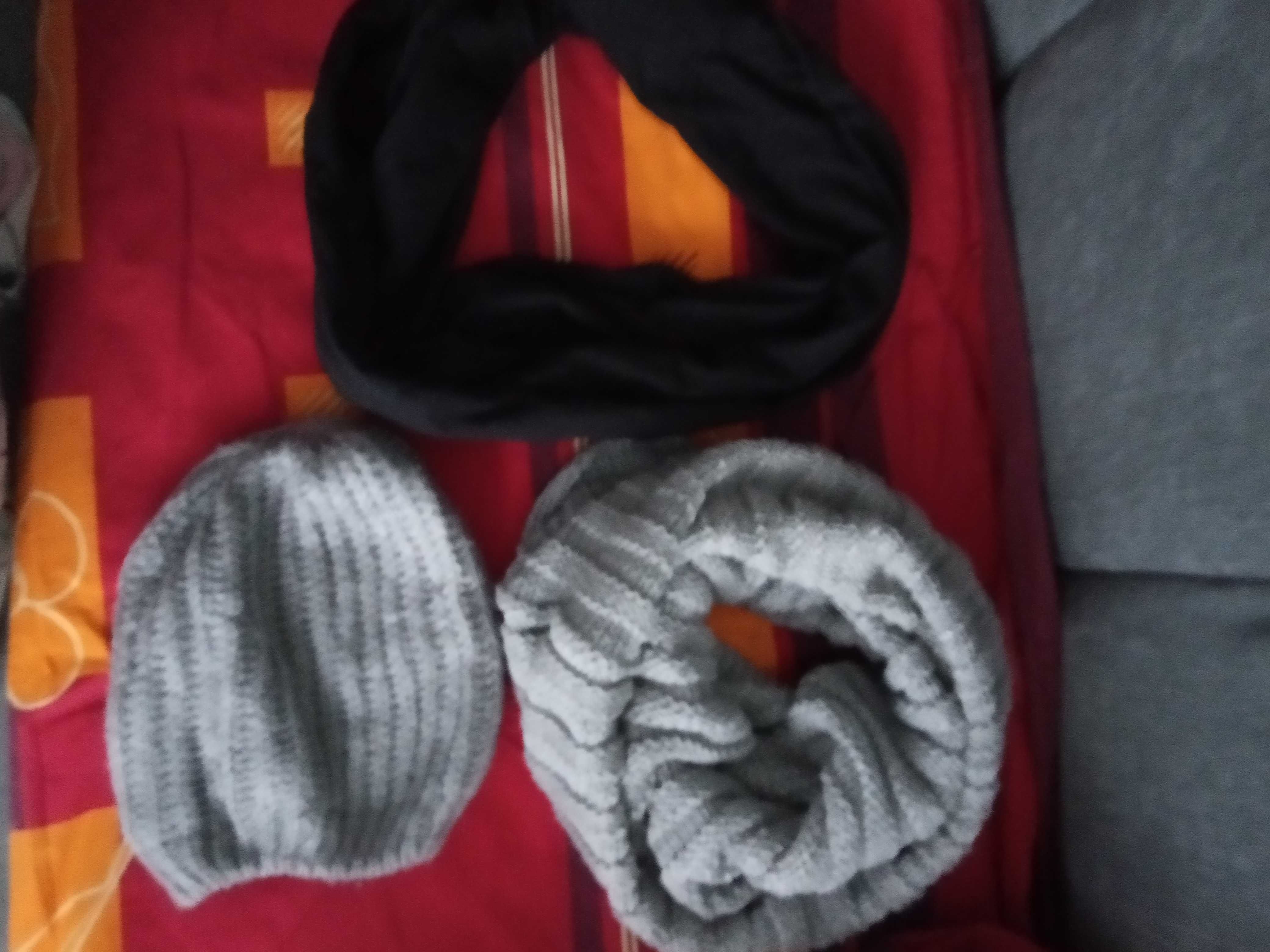 sweterek, 2 kominy i czapka- 146/152cm