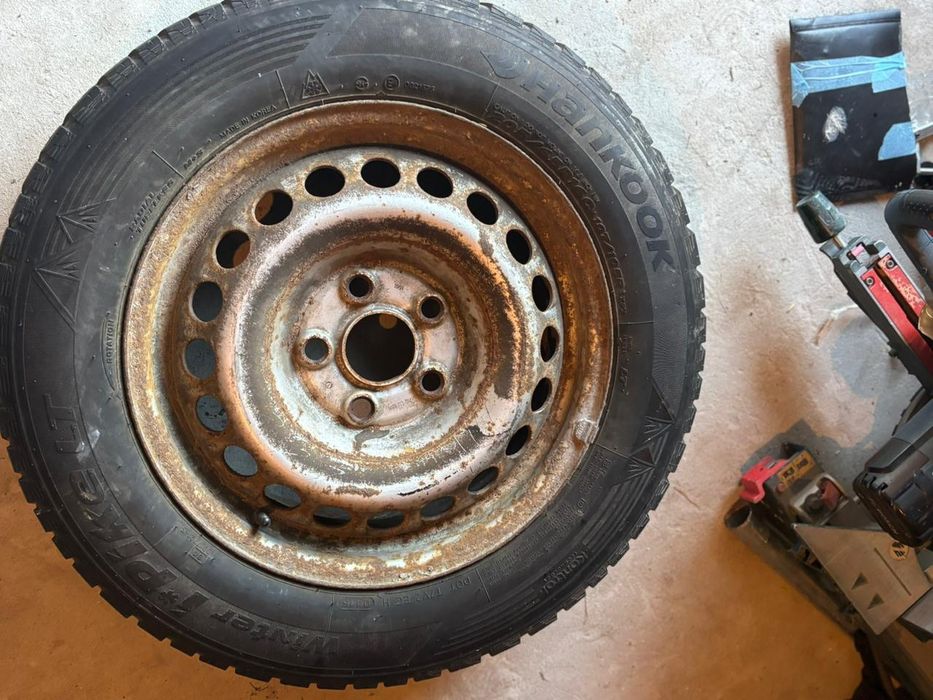 Продам зимові шини з дісками 205-65 R16C