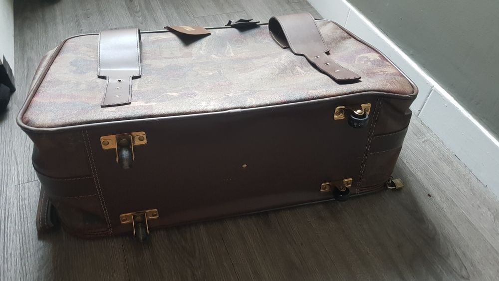 Mala de viagem como nova