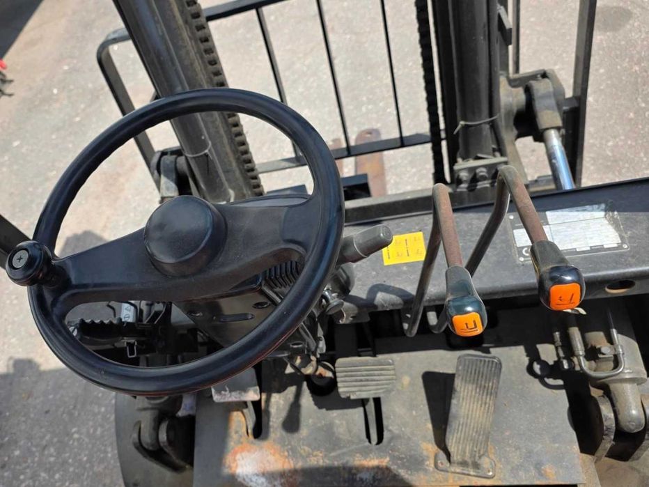 Навантажувач вилковий Doosan D30G газ, в/п 3т, мачта 3,3 м