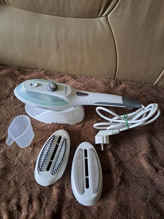 Jak Nowa ręczna szczotka parowa FIRST do ubrań. Moc 1000W.