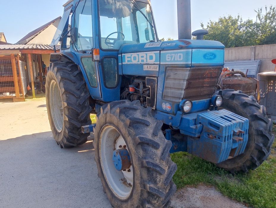 Ciągnik Ford 6710