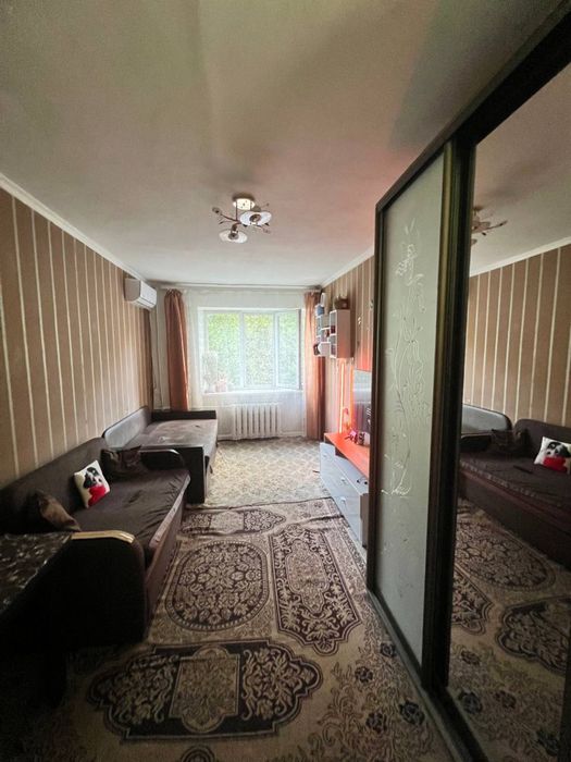 Продам комнату в комуне 16,2м  + торг.