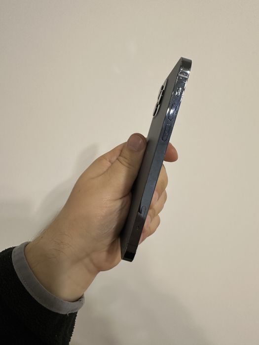 iPhone 12 Pro не вмикається