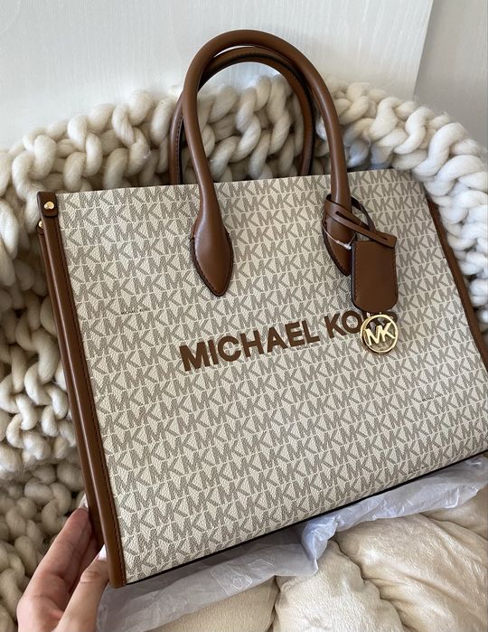 Сумка середнього розміру Mirella Medium Signature Logo Tote Bag