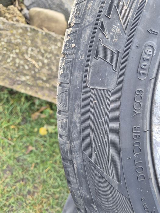 Шини KUMHO IZEN 215/55/16 97 R