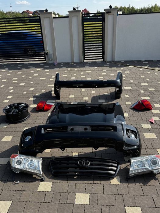 Продам компект деталей після рестайлінгу на Toyota Land Cruiser 200.