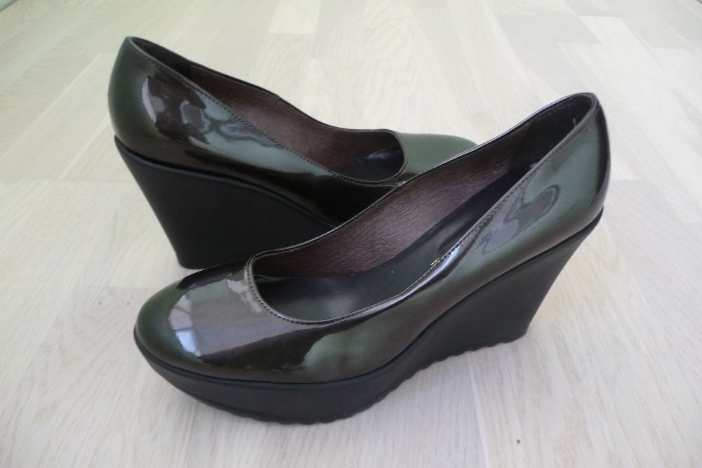 Женские туфли лакированные на танкетке 38,5 39 Vera Pelle Италия