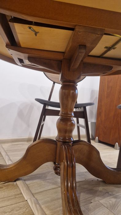 Drewniany stół - okrągły rozkładany piękny