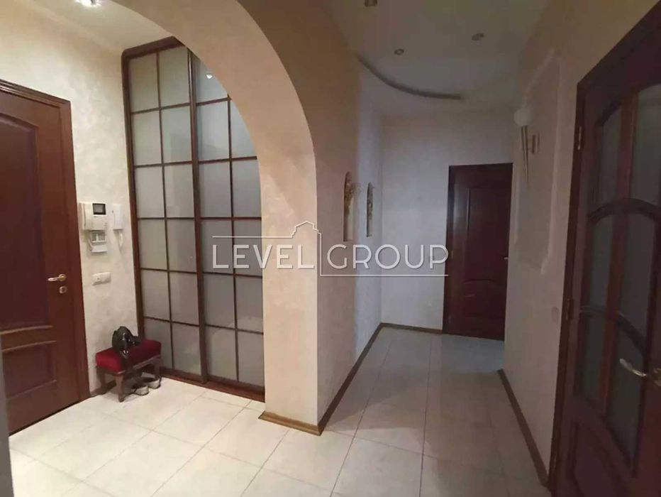 3 кім сталінка на Печерську вул Князів Острозьких (Московська) 37/2