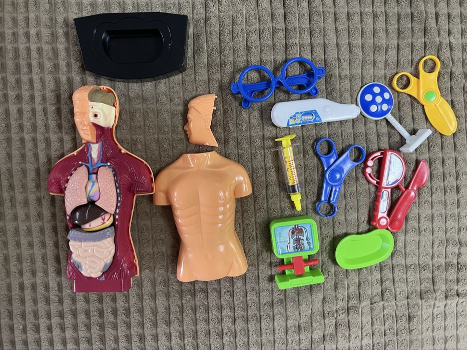 Набір лікаря, будова тіла