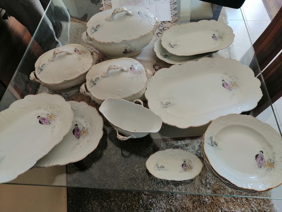 Conjunto de chavenas e loiça vista alegre