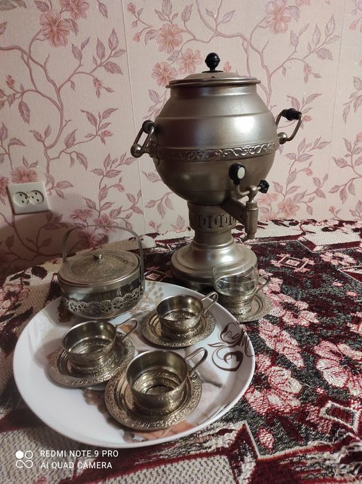 Электро самовар и сахарница с подстаканниками