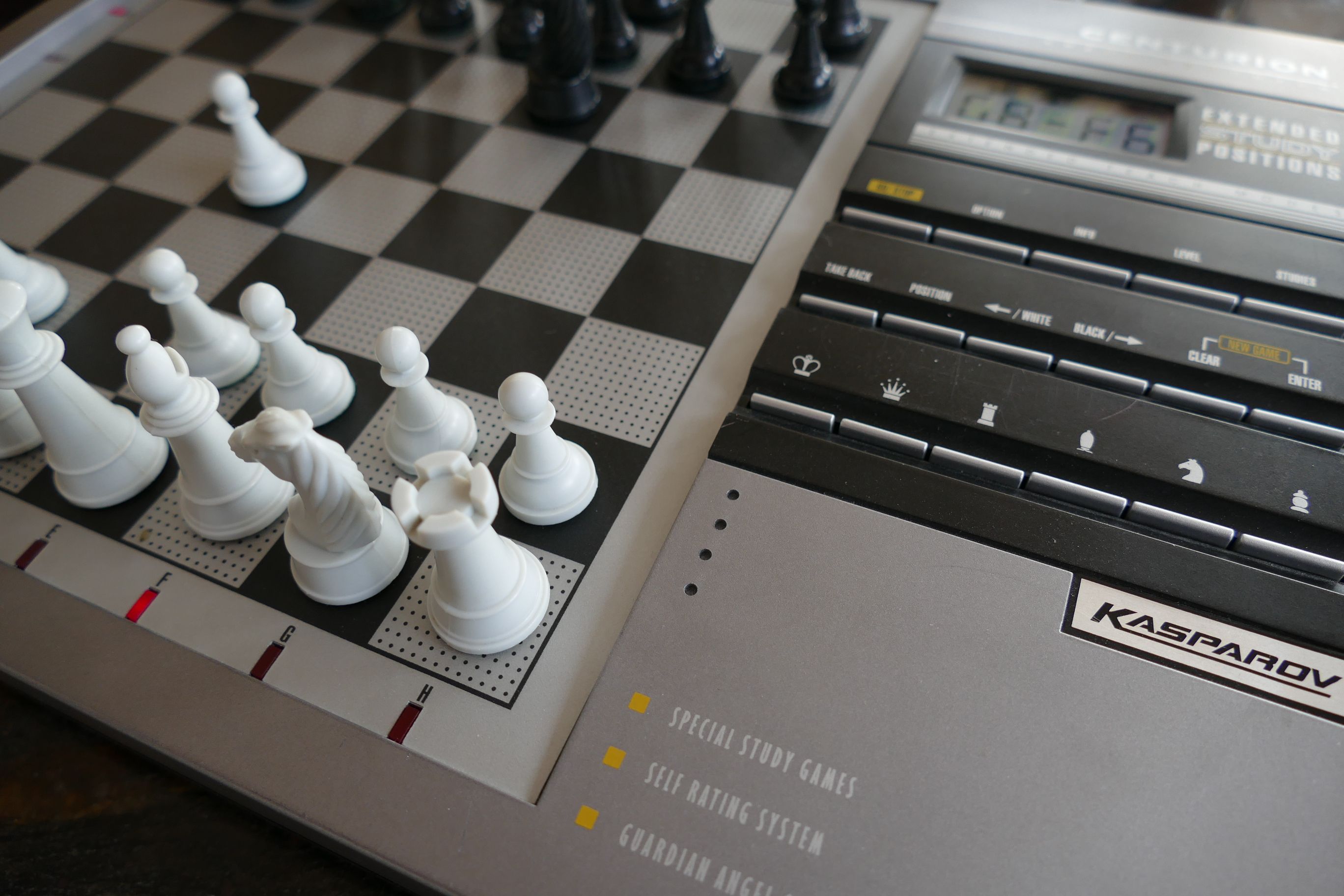 Szachy elektroniczne Komputer szachowy Saitek Kasparov Centurion