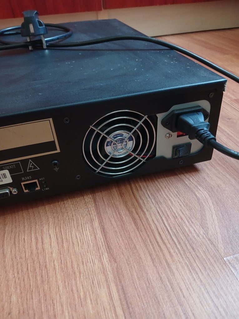 Відеореєстратор (DVR) для систем відеоспостереження.