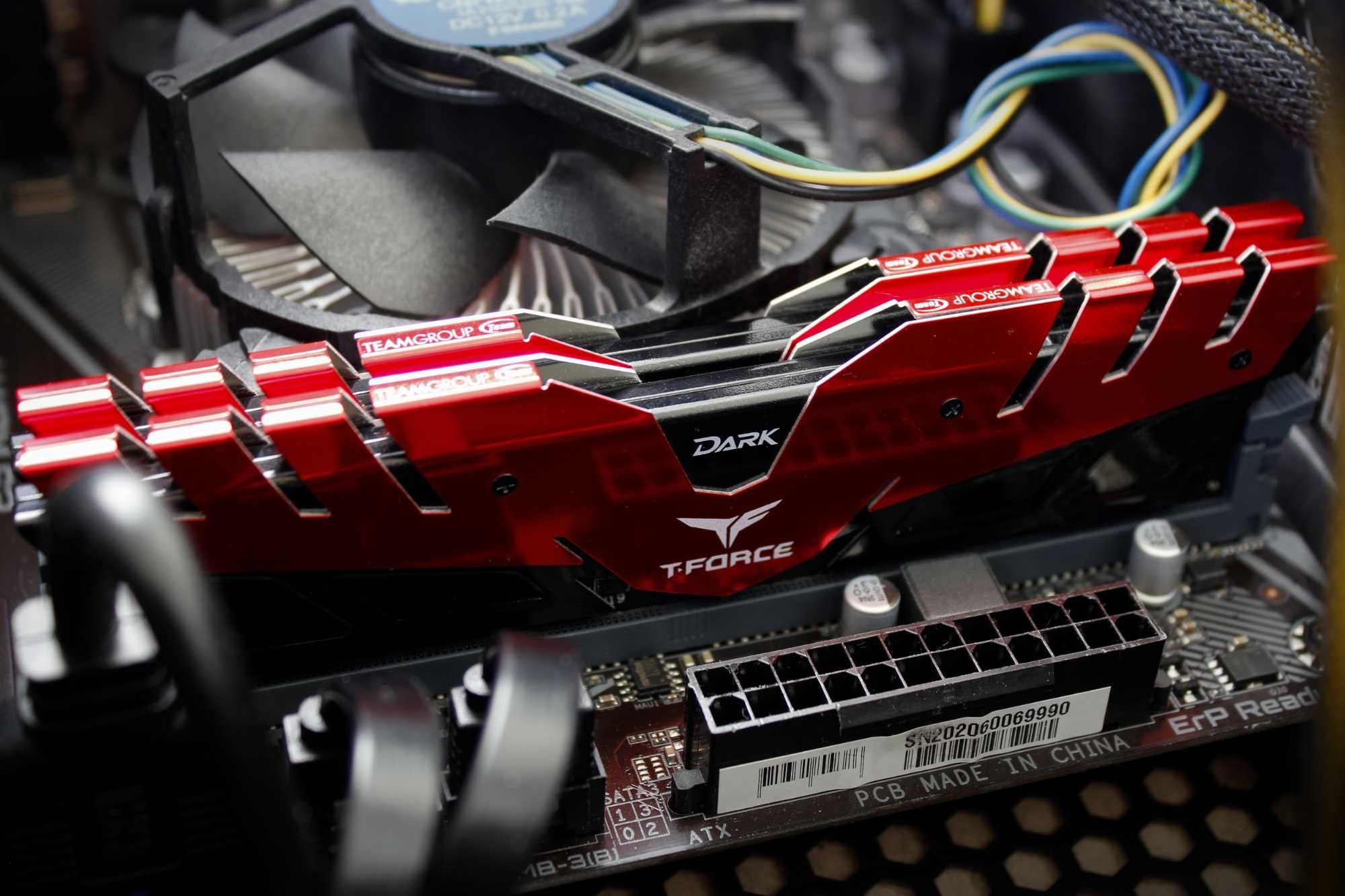Оперативна пам'ять TeamGroup T-Force DARK DDR4 16GB (2×8GB) 3000MHz