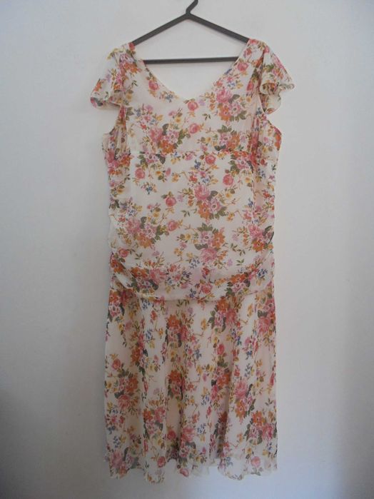 vestido de senhora muito chique novo