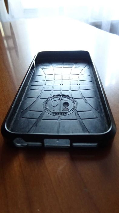 iPhone SE/5/5s etui plecki SPIGEN