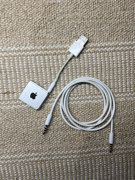 Apple iPod Shuffle 4 gen 2GB + kabel USB