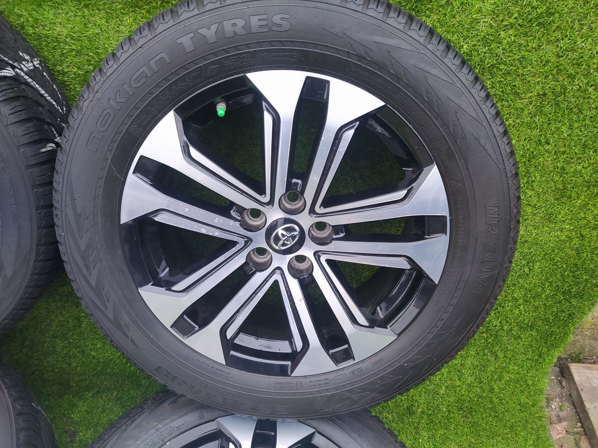 Felgi koła Toyota FAV 4 V 225/60 R18 Zima