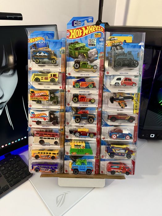 Розпродаж Hot Wheels - колекція фантазієк, органайзер, чохол, машинки.