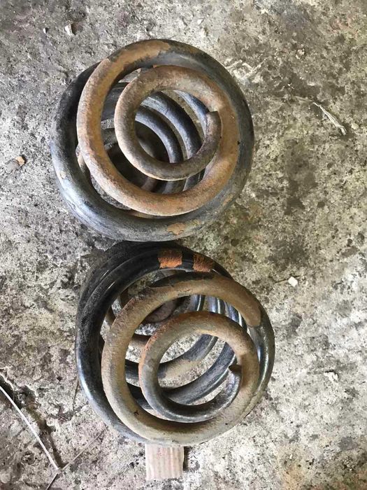 Пружини задні Фольксваген Т-4 комплект