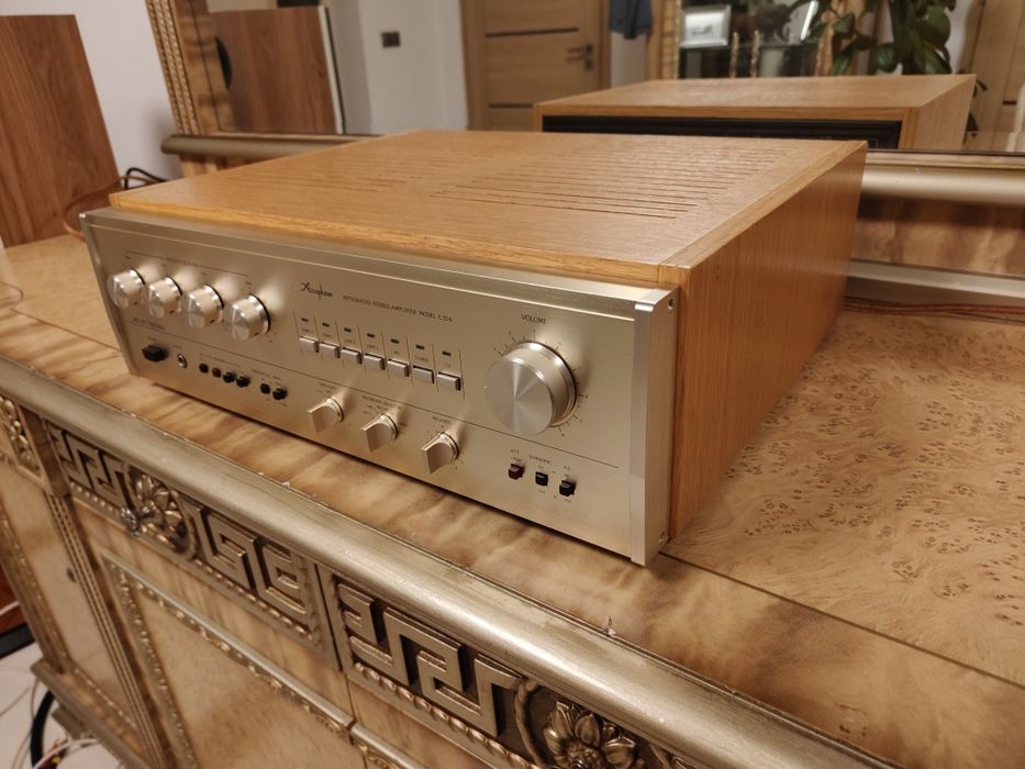 Zadbany złoty wzmacniacz stereo Stereo Accuphase E-206 w świetnym stan