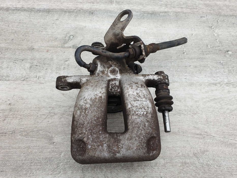 Audi A3 8P Octavia II Golf Zacisk hamulcowy tylny lewy