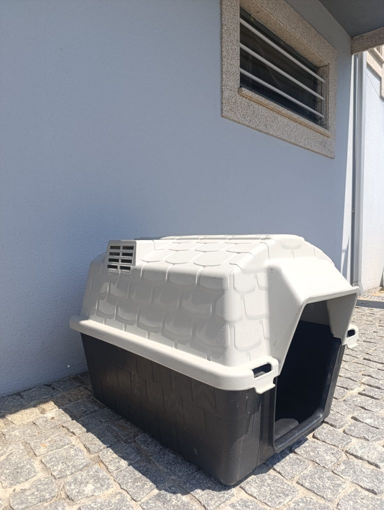 Casota de cão em plástico