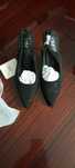 Stilletos preto fechados a frente abertos atras