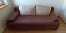 Dwuosobowa sofa rozkładana z pojemnikiem na pościel