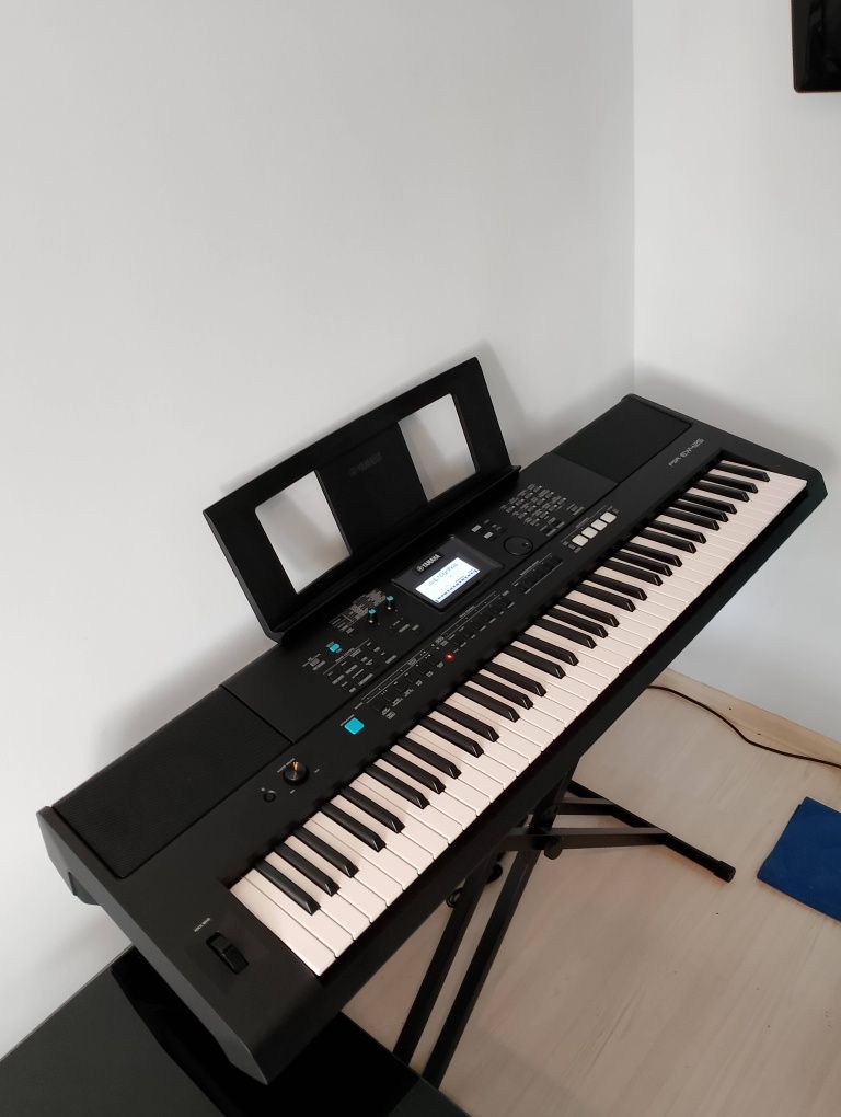 Keyboard Yamaha EW-425 jak Nowy, na gwarancji. Polecam.