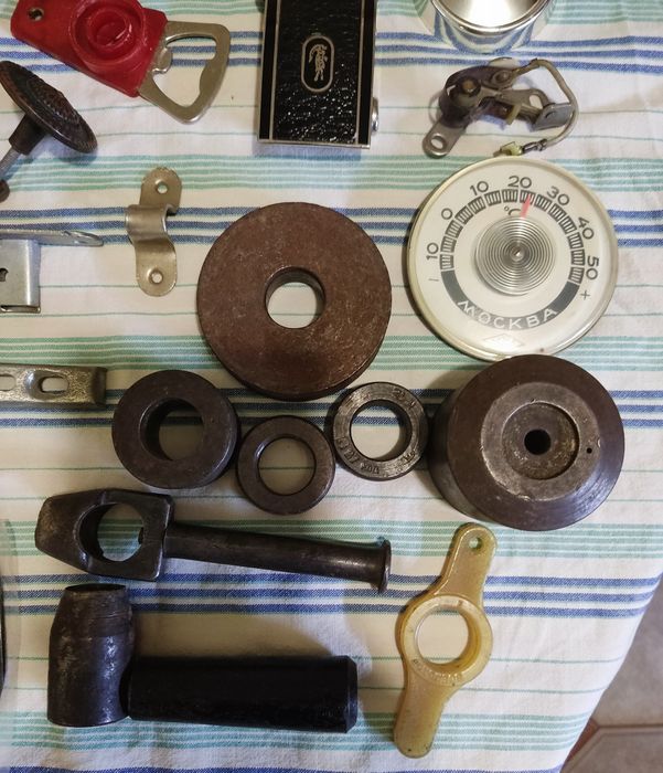 Мебельная фурнитура (стопора, ручки,колесики).