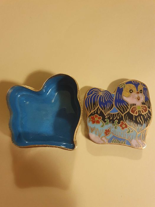 Cloisonne,emalia na mosiądzu, pudełeczko.