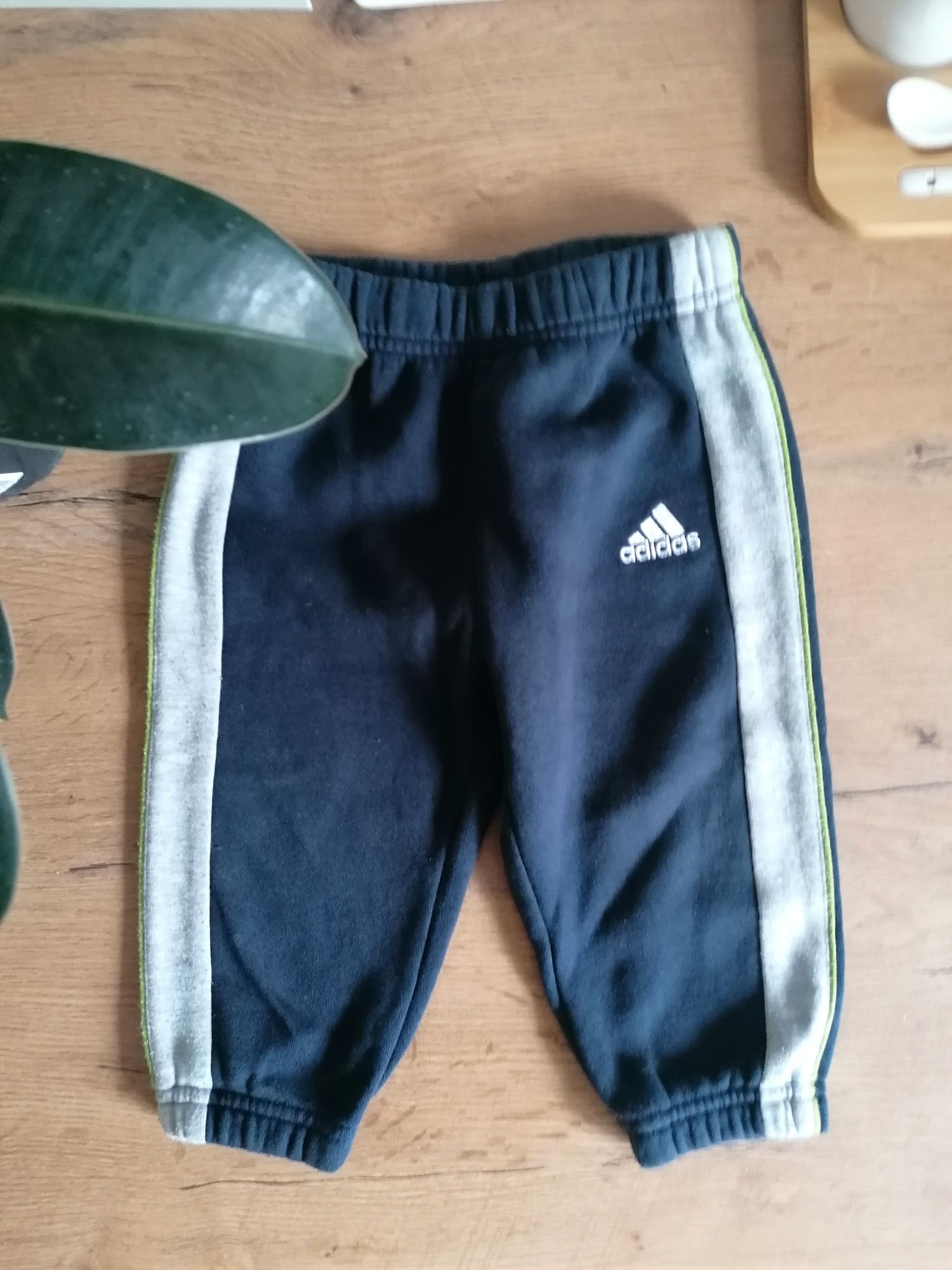 Spodnie dresowe dla chłopca 74 Adidas wygodne