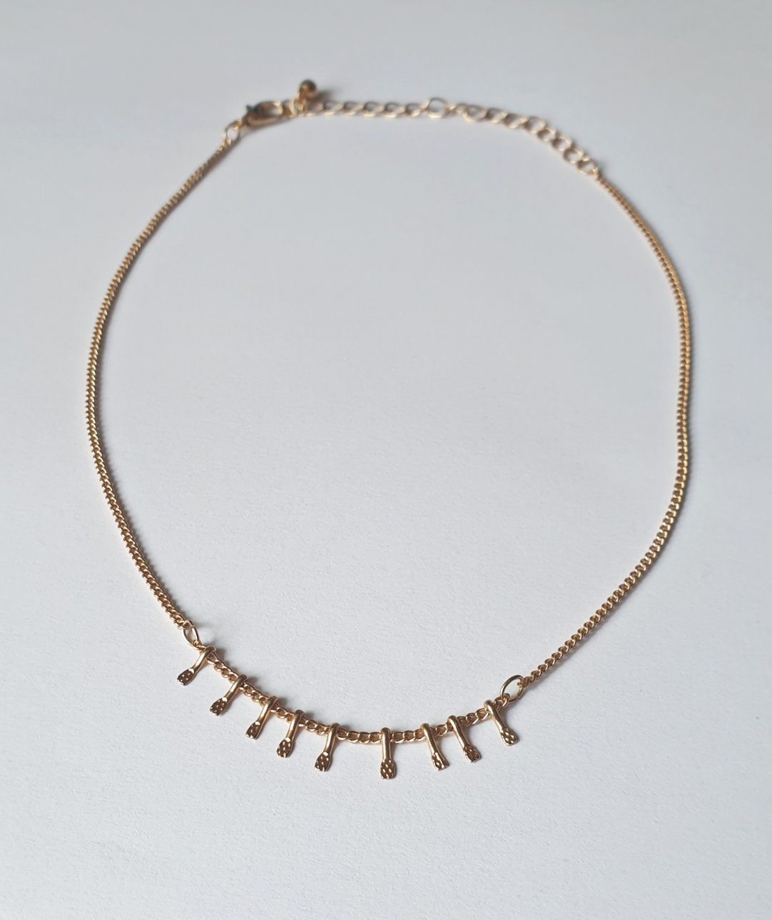 Łańcuszek choker z zawieszkami chocker