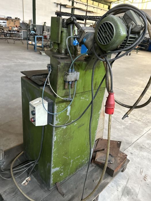 Maquina de rebordar