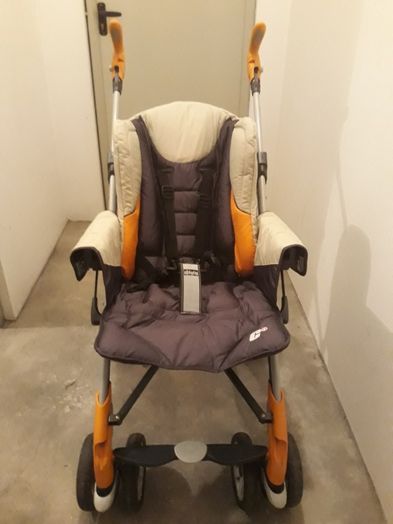 Carrinho de bebé Chicco e cadeirinha autoo igual, quase novinho!!!