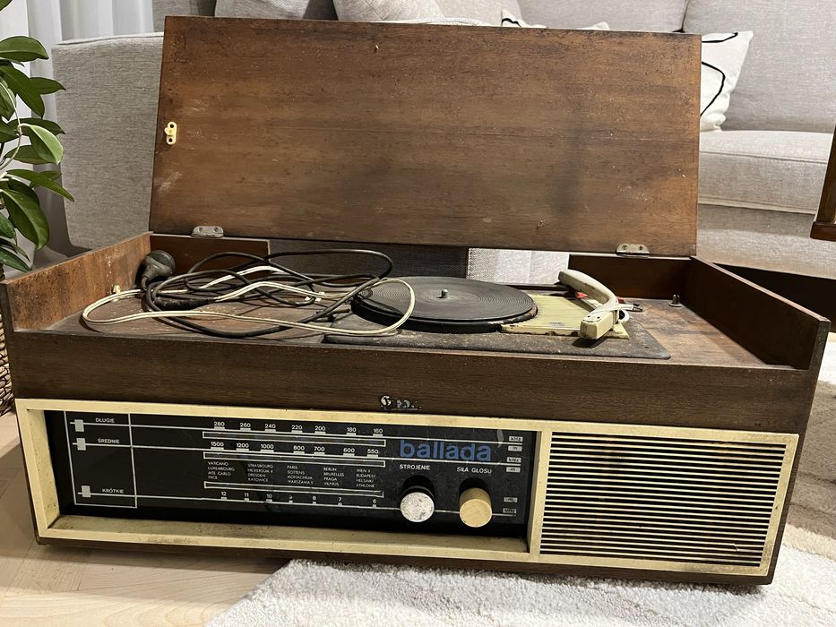 Radio lampowe  z gramofonem prl vintage Diora Ballada 24501