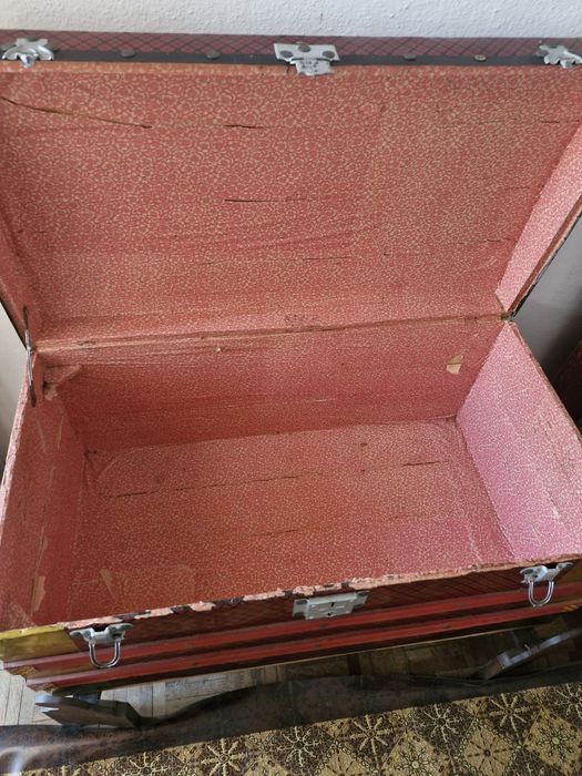 Arca lacada a metal vintage