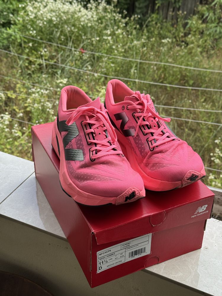 Бігові кросівки New Balance Rebel V4