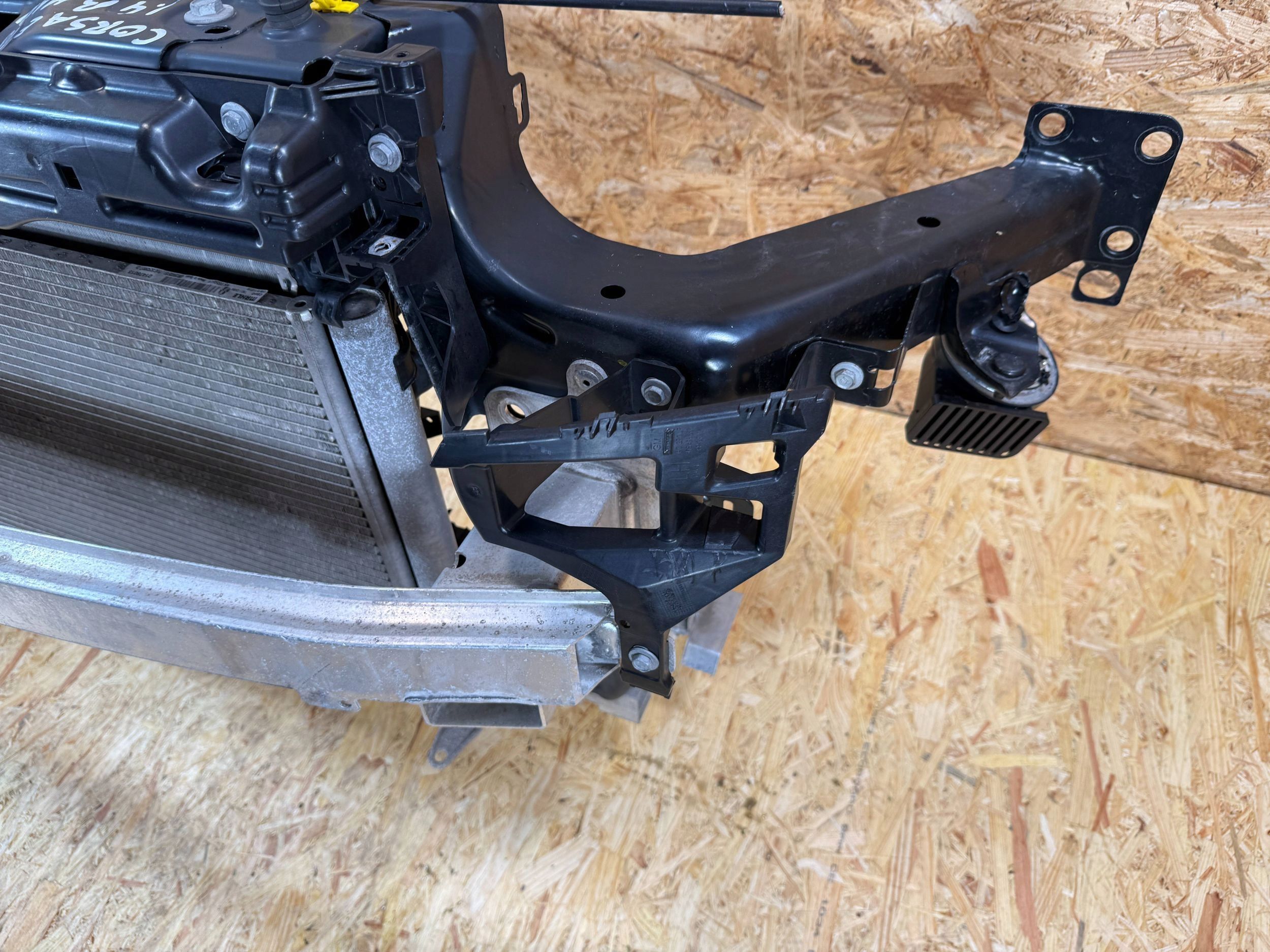 Pas Przedni Wzmocnienie Belka chłodnice Opel Corsa E 1.4B 2014
