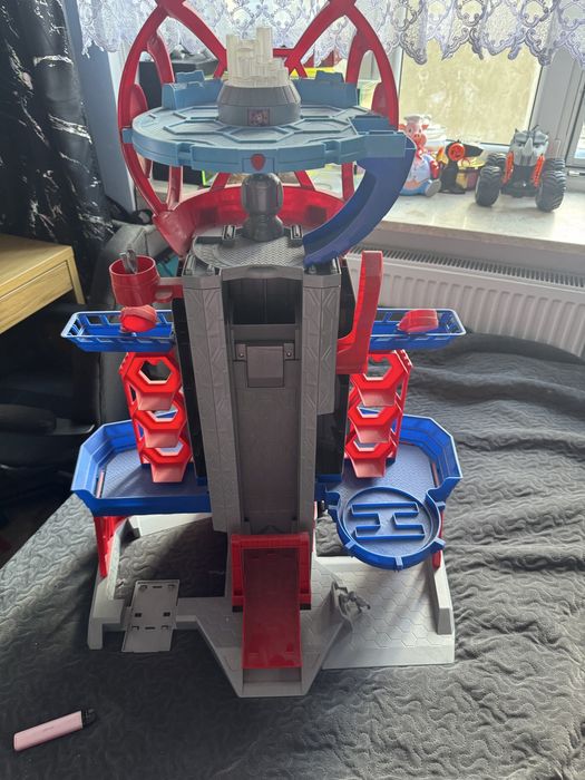 Ogromna baza psi patrol