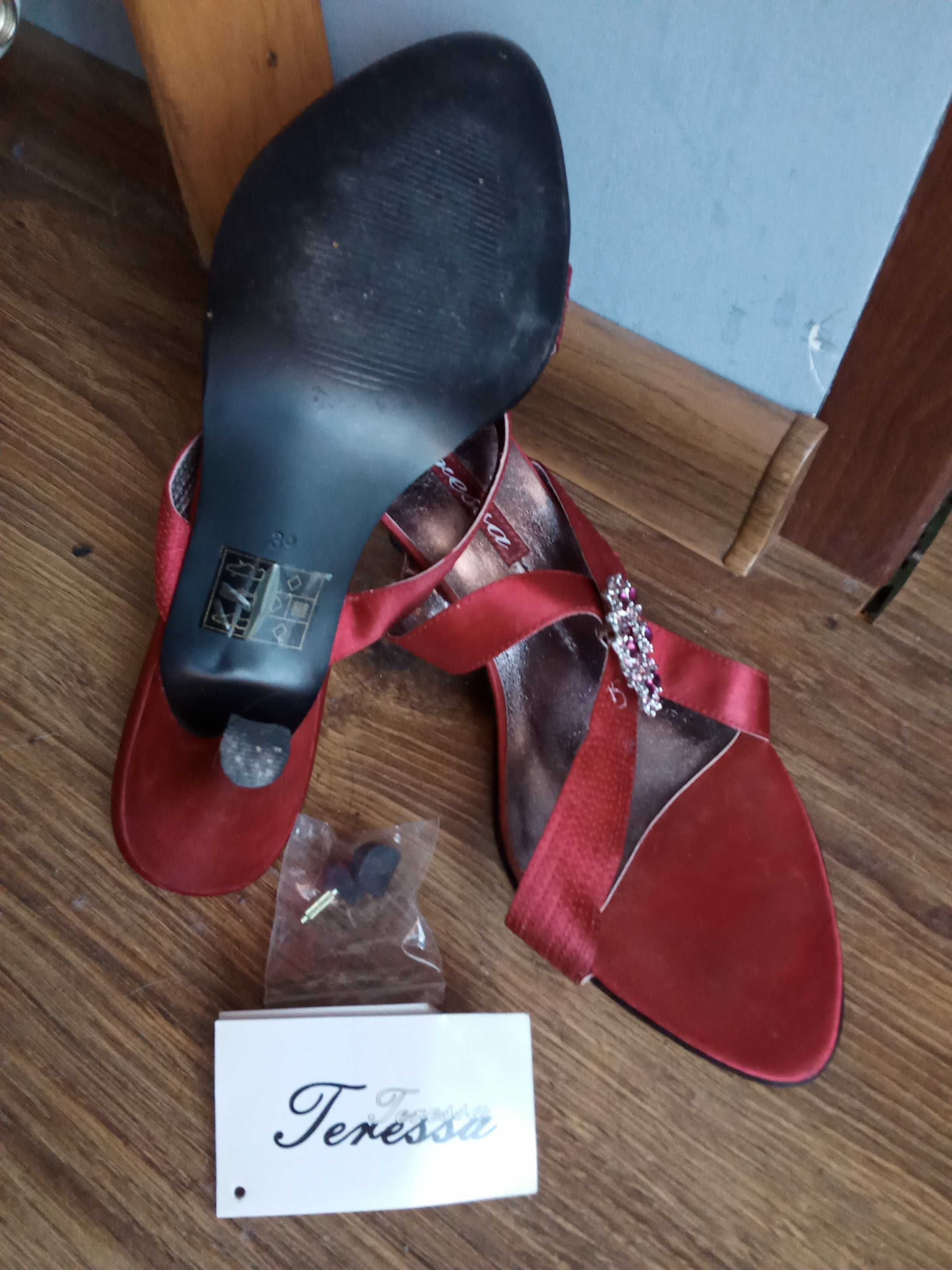 eleganckie czółenka satynowe r. 39 klapki na obcasie